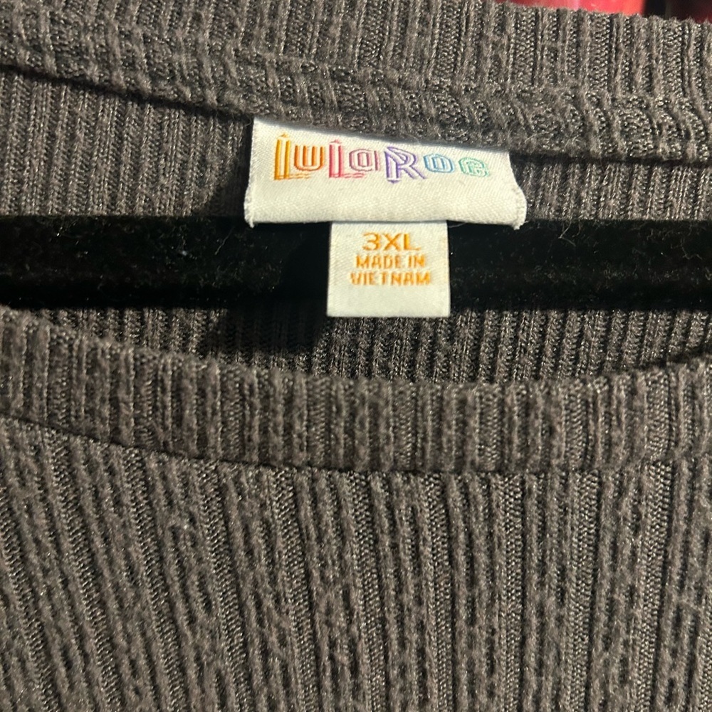 LuLaRoe Gray Ribbed Top - Picture 2 of 2